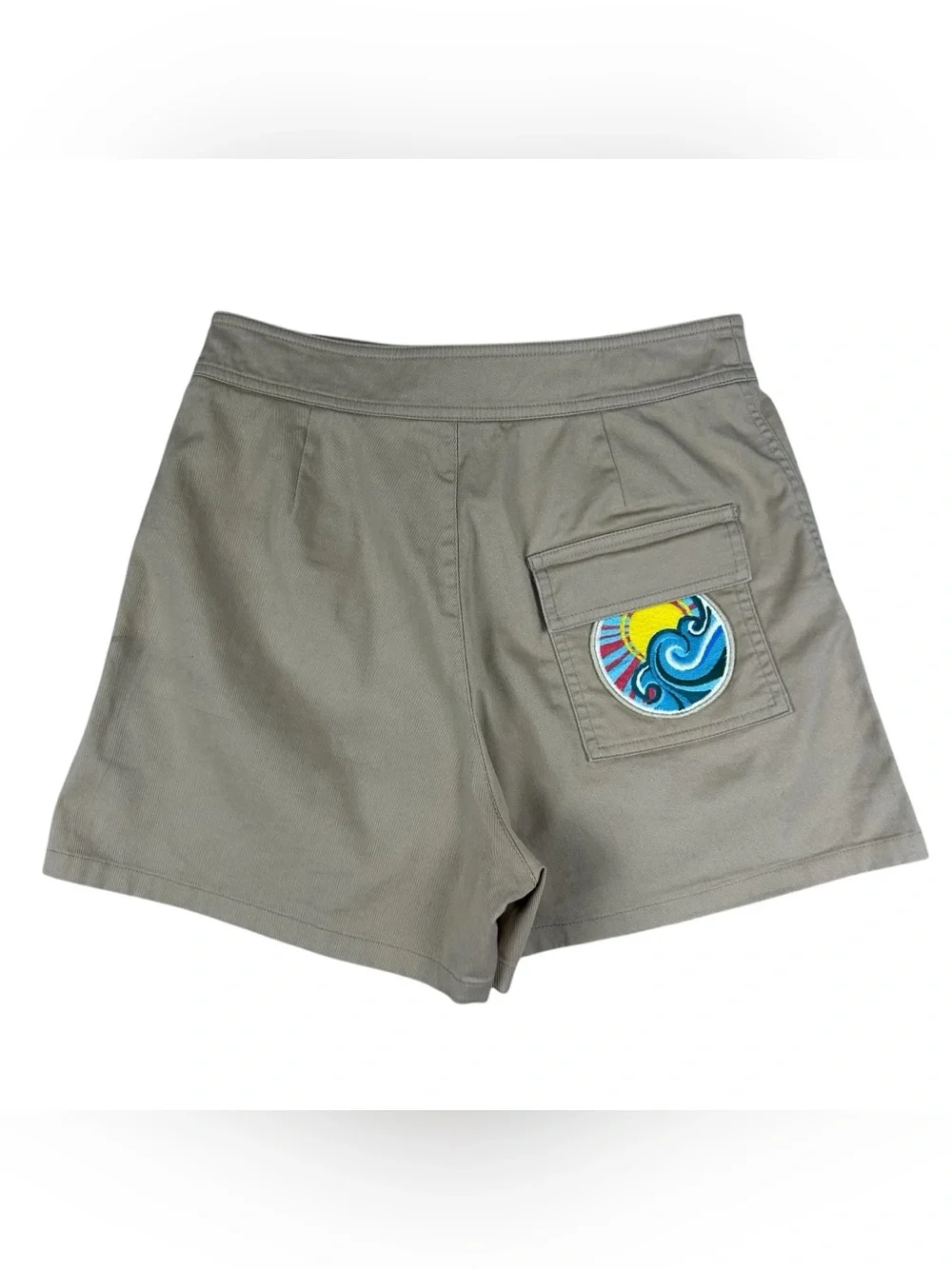 Red Valentino Garavani Embroidered Patch Khaki Shorts Size US 4 Preppy Resort - Picture 7 of 14